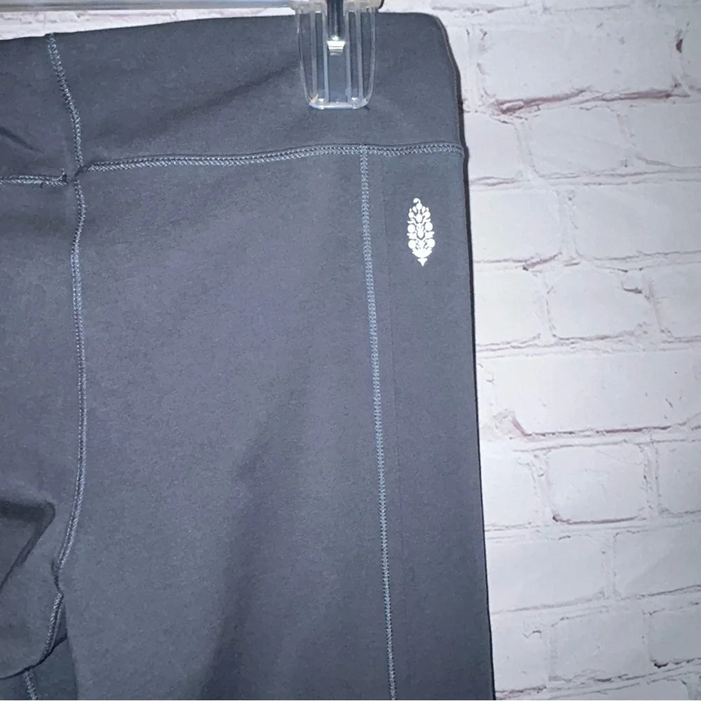 Free People Movement Turnout Yoga Capri‎ Leggings size M NWT
